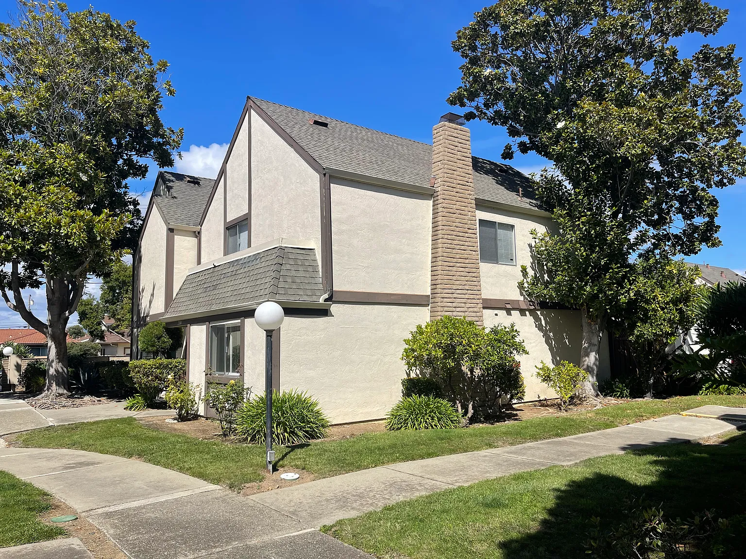 4 bed, 1740 sqft, $3,500 — Photo 2