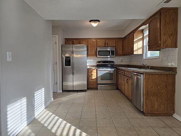 5th image of 768 Spring Cir