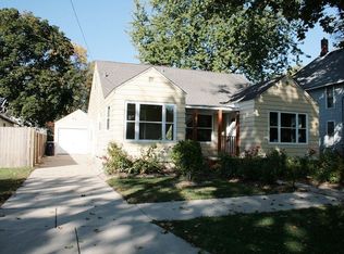 16 N Commonwealth Ave, Elgin, IL 60123