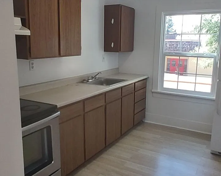 214 E 11th St #1 — Photo 2