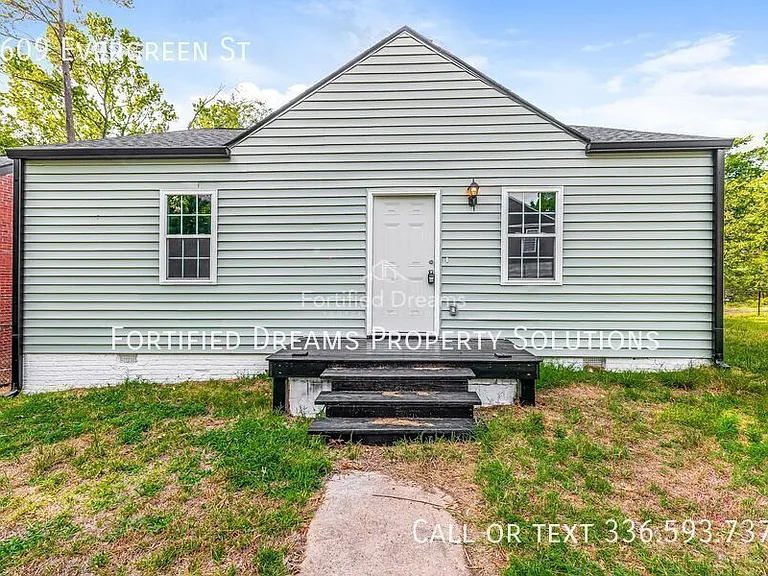 1609 Evergreen St — Photo 2