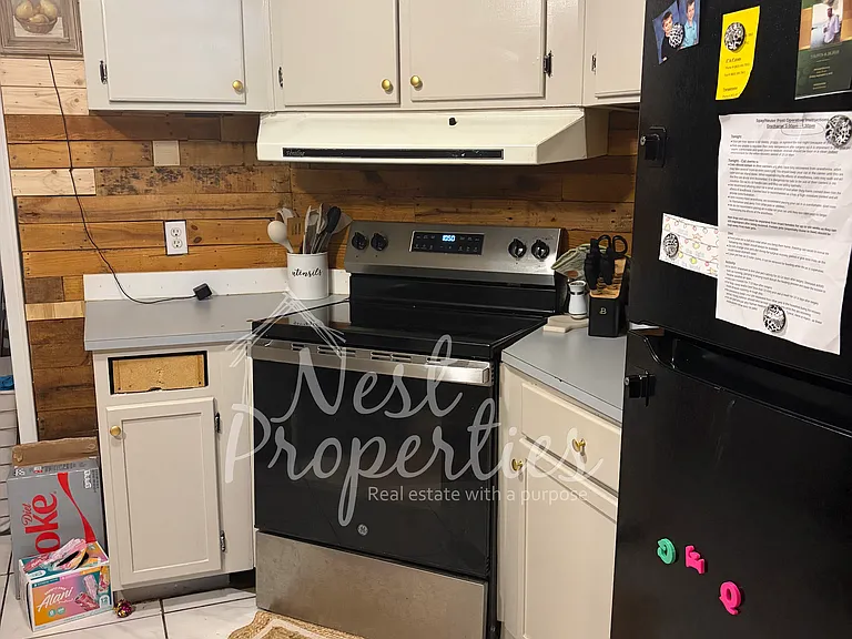 560 Mack St — Photo 6
