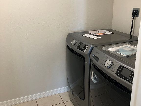 5th image of 2281 NE 2nd St APT 215