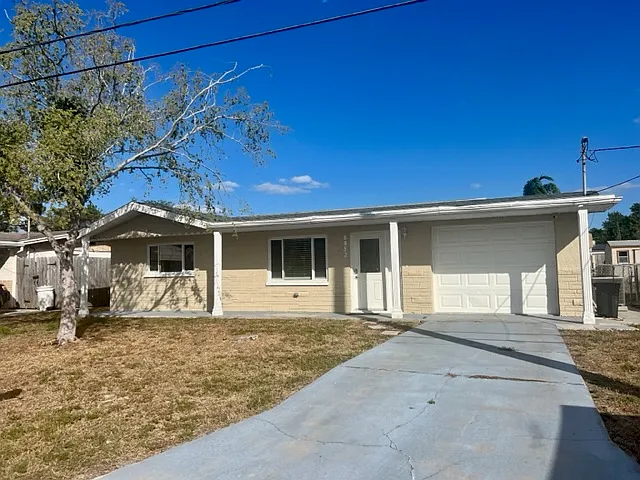 Beautifully Updated 3/1 Home Ready For Move In! — Photo 2