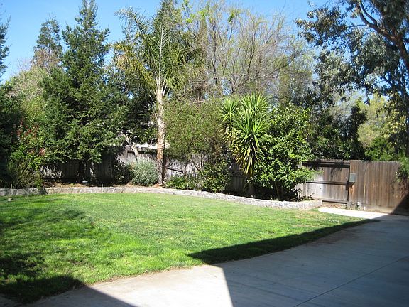 5th image of 4225 Oakridge Dr