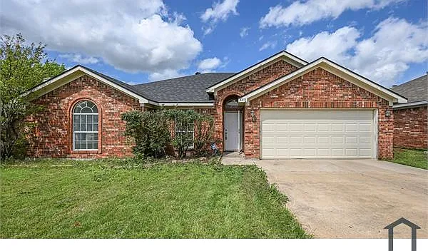 809 Elbe Dr — Photo 2