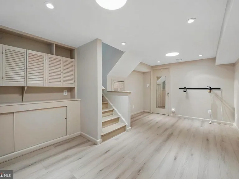 10419 Darby St — Photo 9