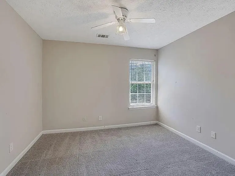 2295 Lexington Ln — Photo 16