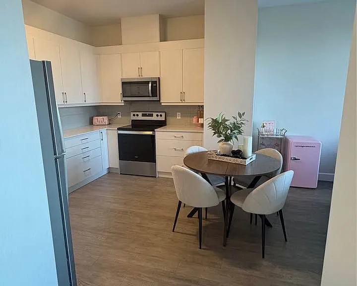 1600 Hyde Park Rd #315 — Photo 3