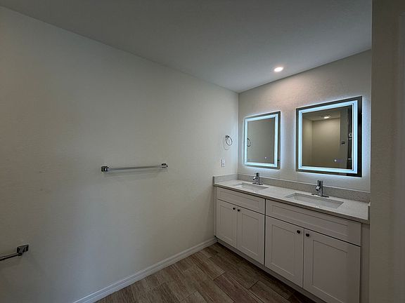2nd image of 1018 Vogiantzis Pkwy