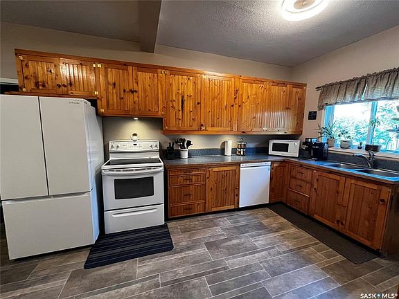 4th image of 313 1st AVENUE W