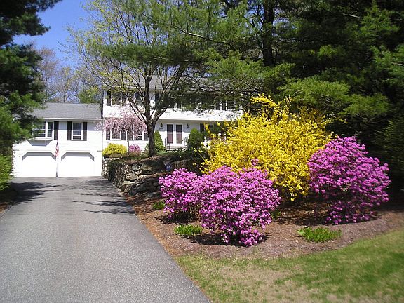 2nd image of 40 Wood End Ln