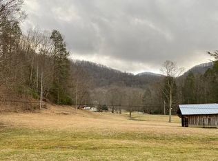 233 Falls Rd, Hampton, TN 37658