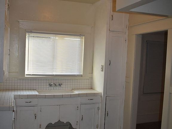 5th image of 1320 N Stockton St