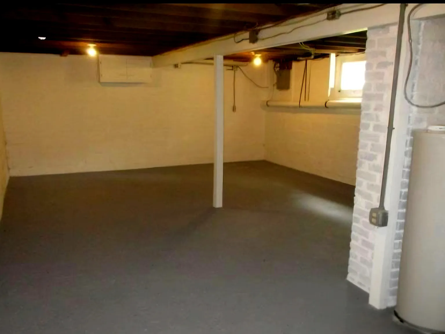 3 bed, 860 sqft, $2,300 — Photo 3
