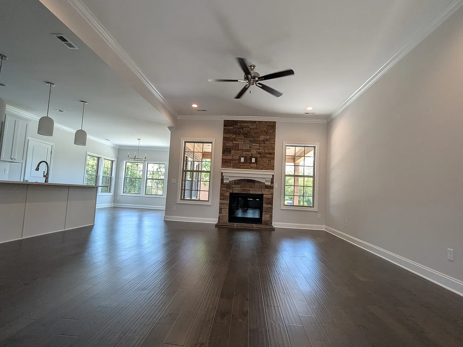 5 bed, 3.5 bath, 2904 sqft, $4,300 — Photo 4