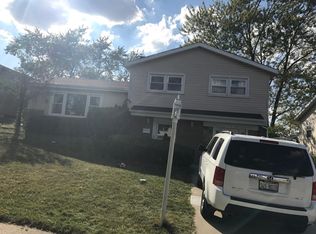 8934 S Maple Ln, Hickory Hills, IL 60457