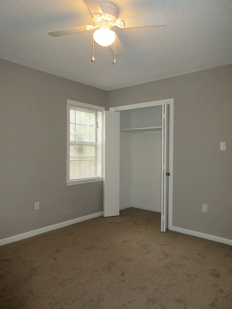 Building Photo - 4987 Wooddale Ave