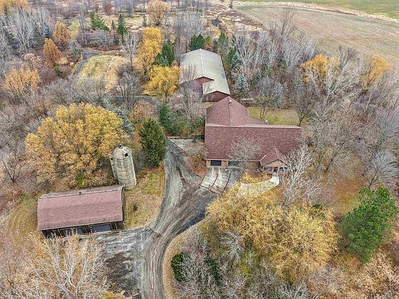 3rd image of 3629 Creekview Rd