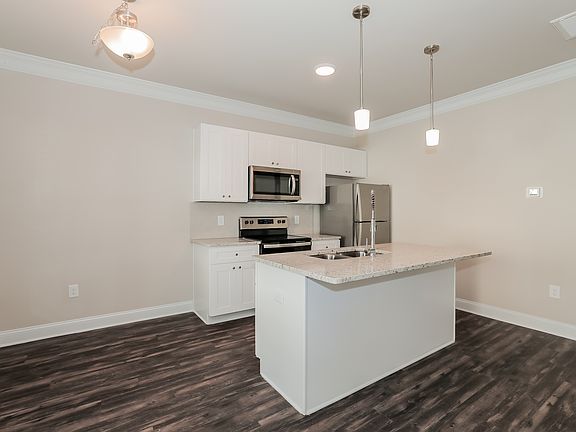 4th image of 43 Jackson Ct