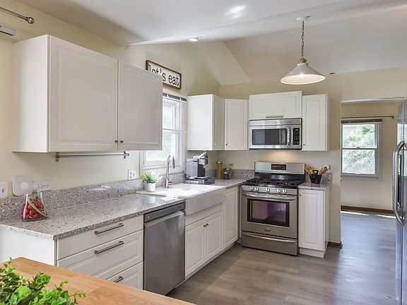 3rd image of 222 Mistwood Ln