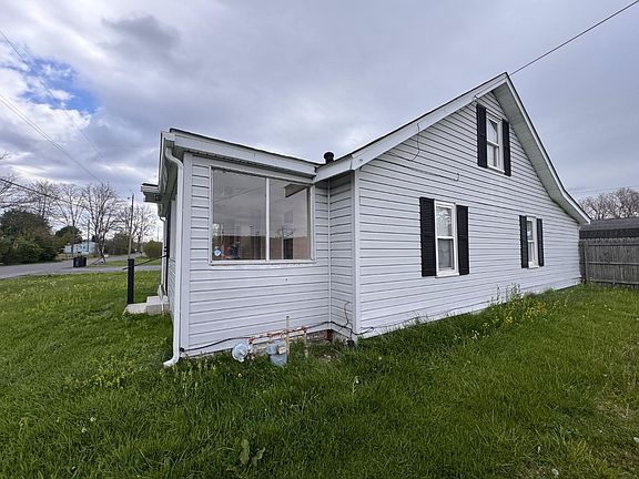 2nd image of 124 Pine St