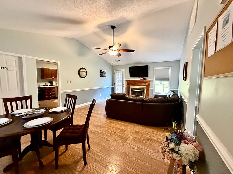 2809 Faircroft Way — Photo 4