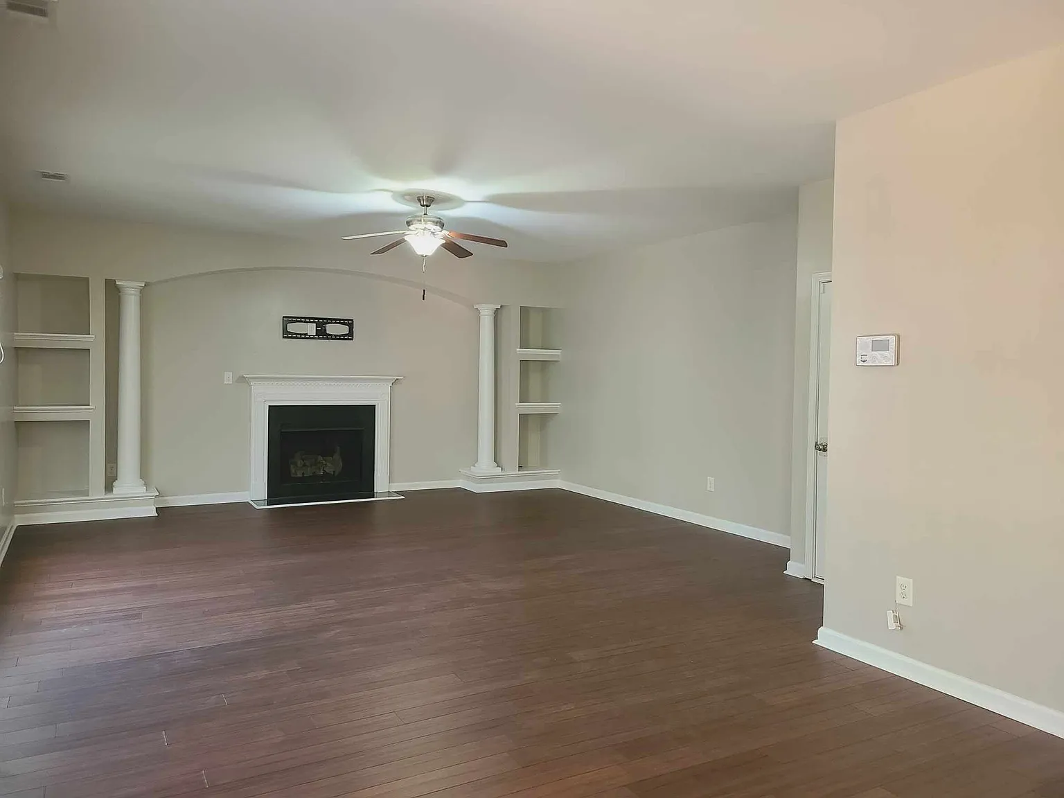 2225 Presidio Dr — Photo 2