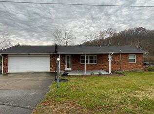 105 Lincoln Hts, Alum Creek, WV 25003