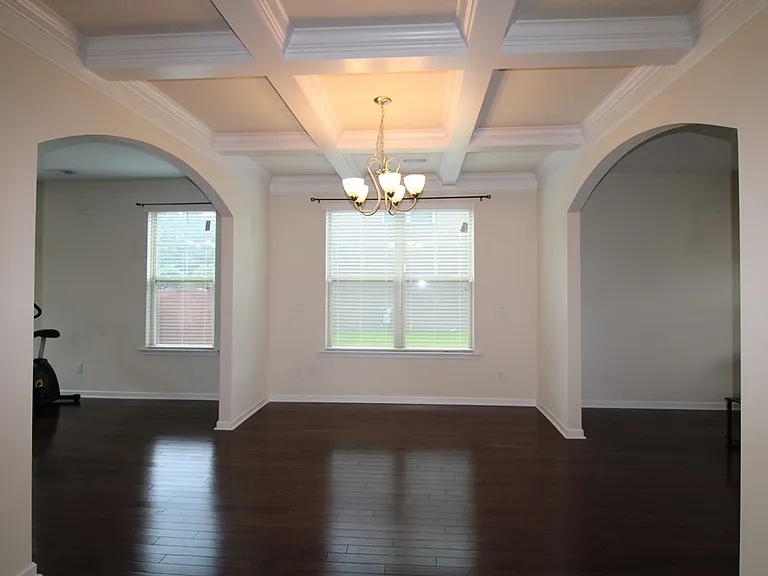 870 Cormier Dr — Photo 4