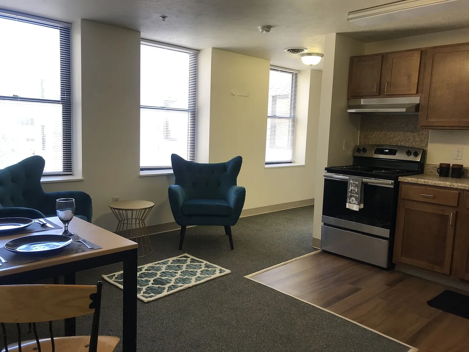 Carson Square Apartments — Photo 3