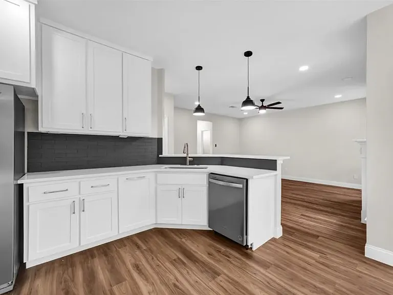 5208 Glen Springs Trl — Photo 14