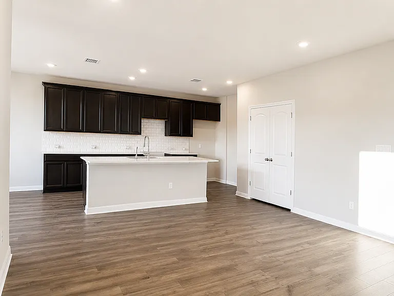 2441 Danbury Ln — Photo 9