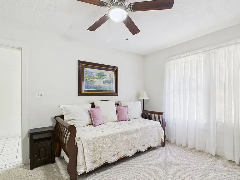 206 N Edison St — Photo 24