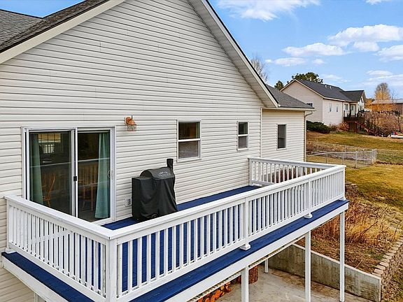 3rd image of 664 Lone Willow Dr