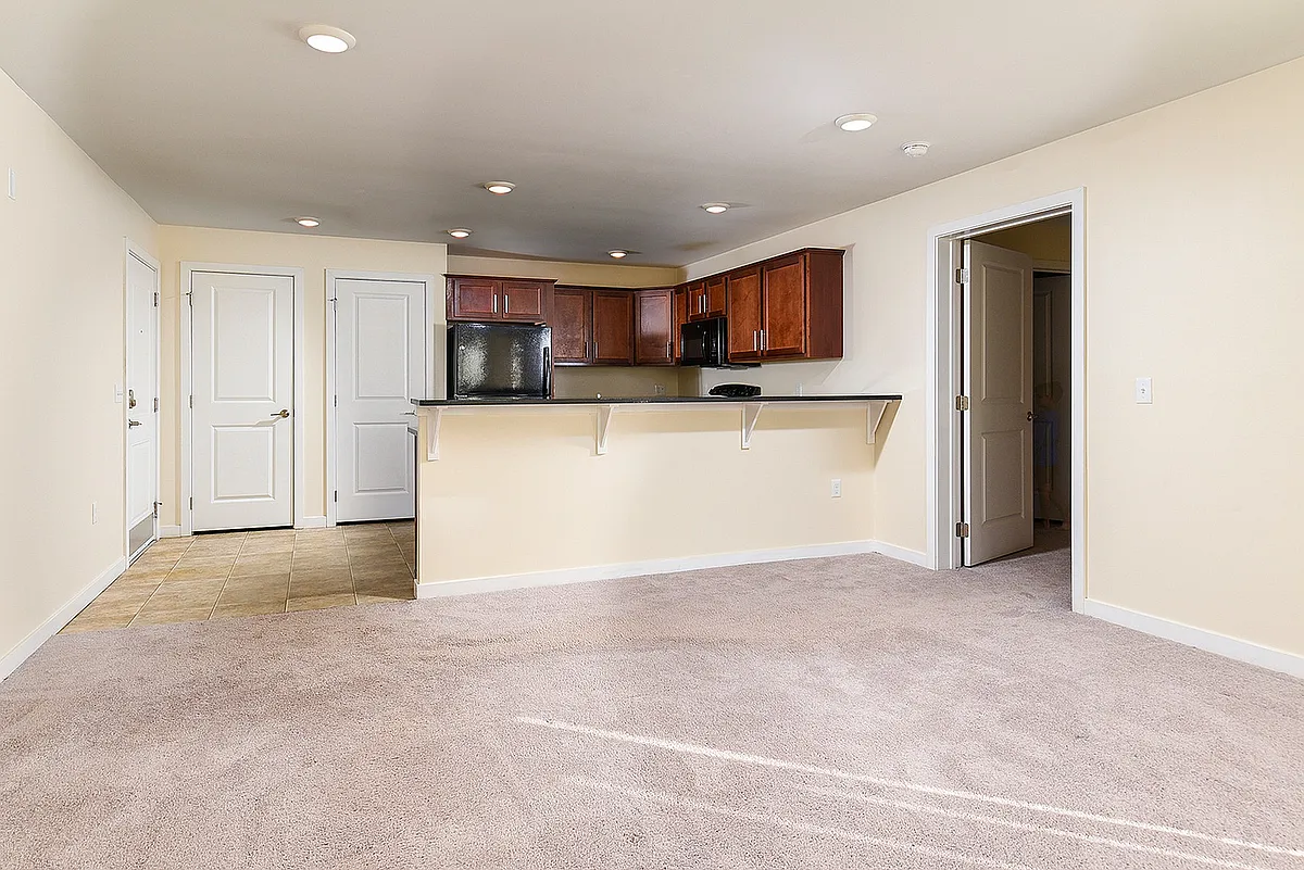 Lakeview Apartments Living Area - Lakeview