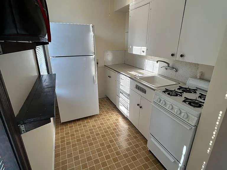 Montlake Apartments — Photo 8