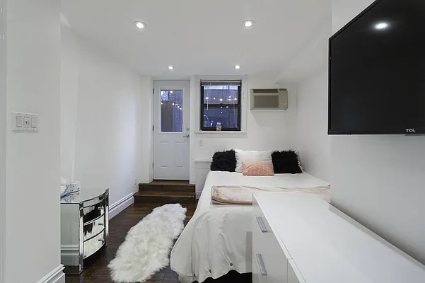 Rented by Avenues Real Estate | media 17