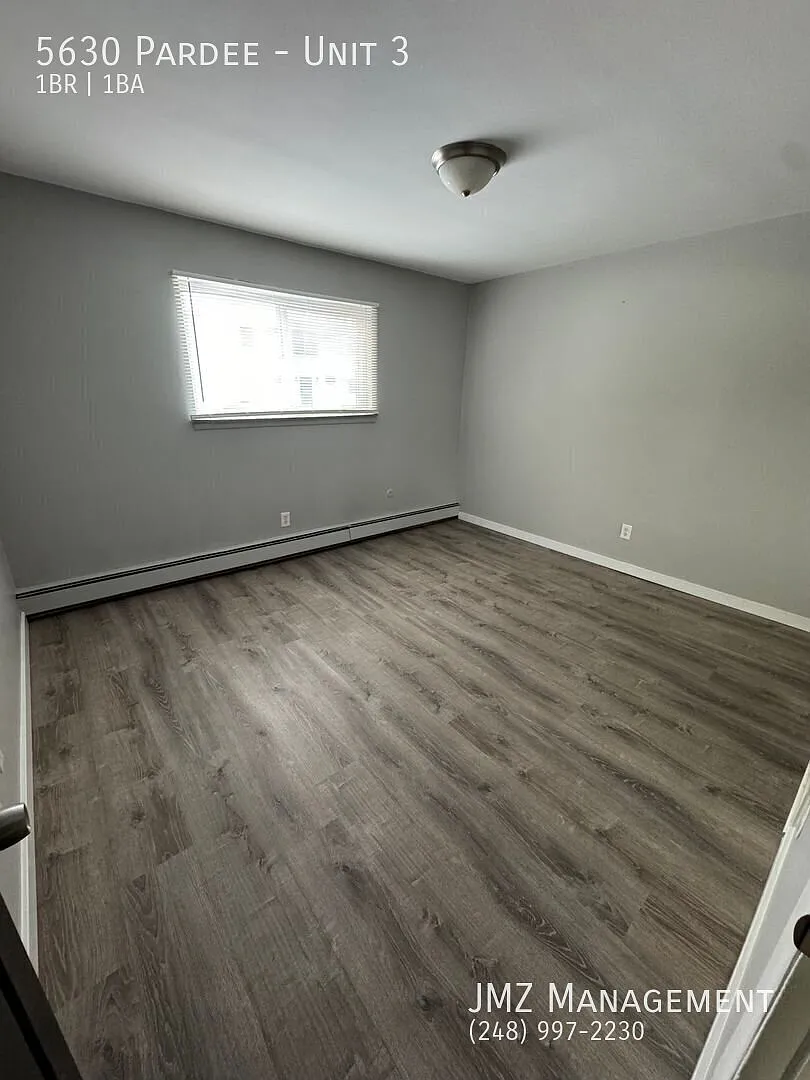 Coming Soon! Beautiful Updated 1 Bedroom Apartment In Dearborn Heights! Don't Miss Out — Photo 3
