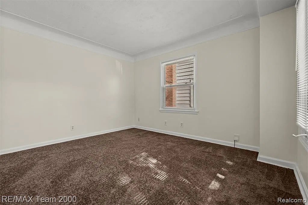 3 bed, 1.0 bath, 1008 sqft, $1,600 — Photo 3