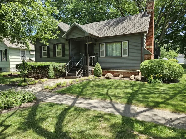 48 N Market St, Momence, IL 60954