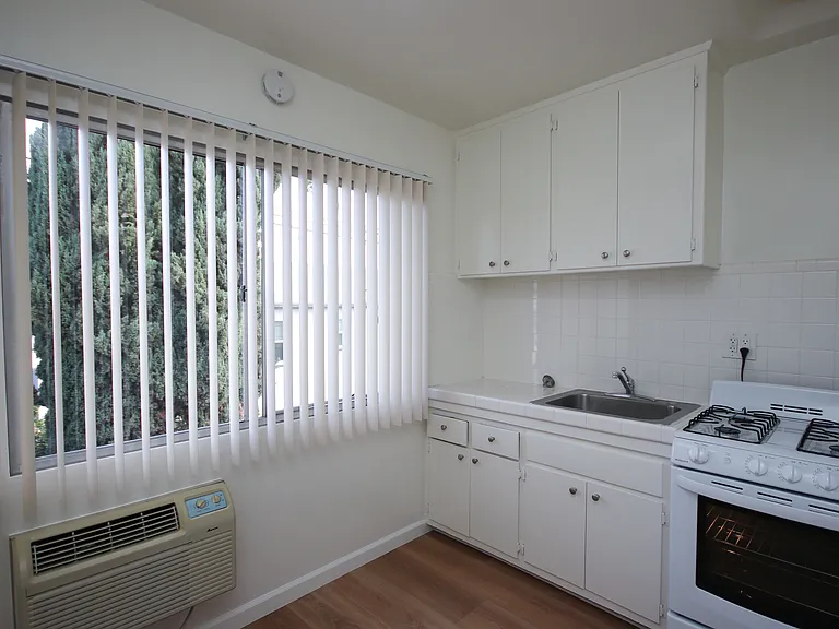 18 S Marguerita Ave #15 — Photo 5