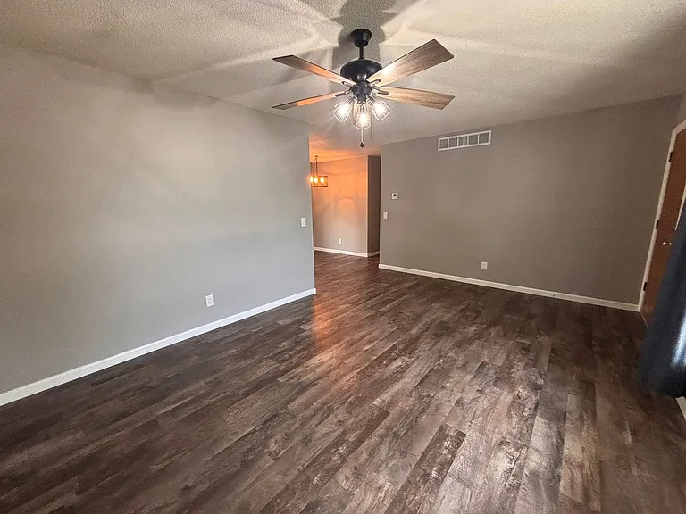 110 Texas St — Photo 5