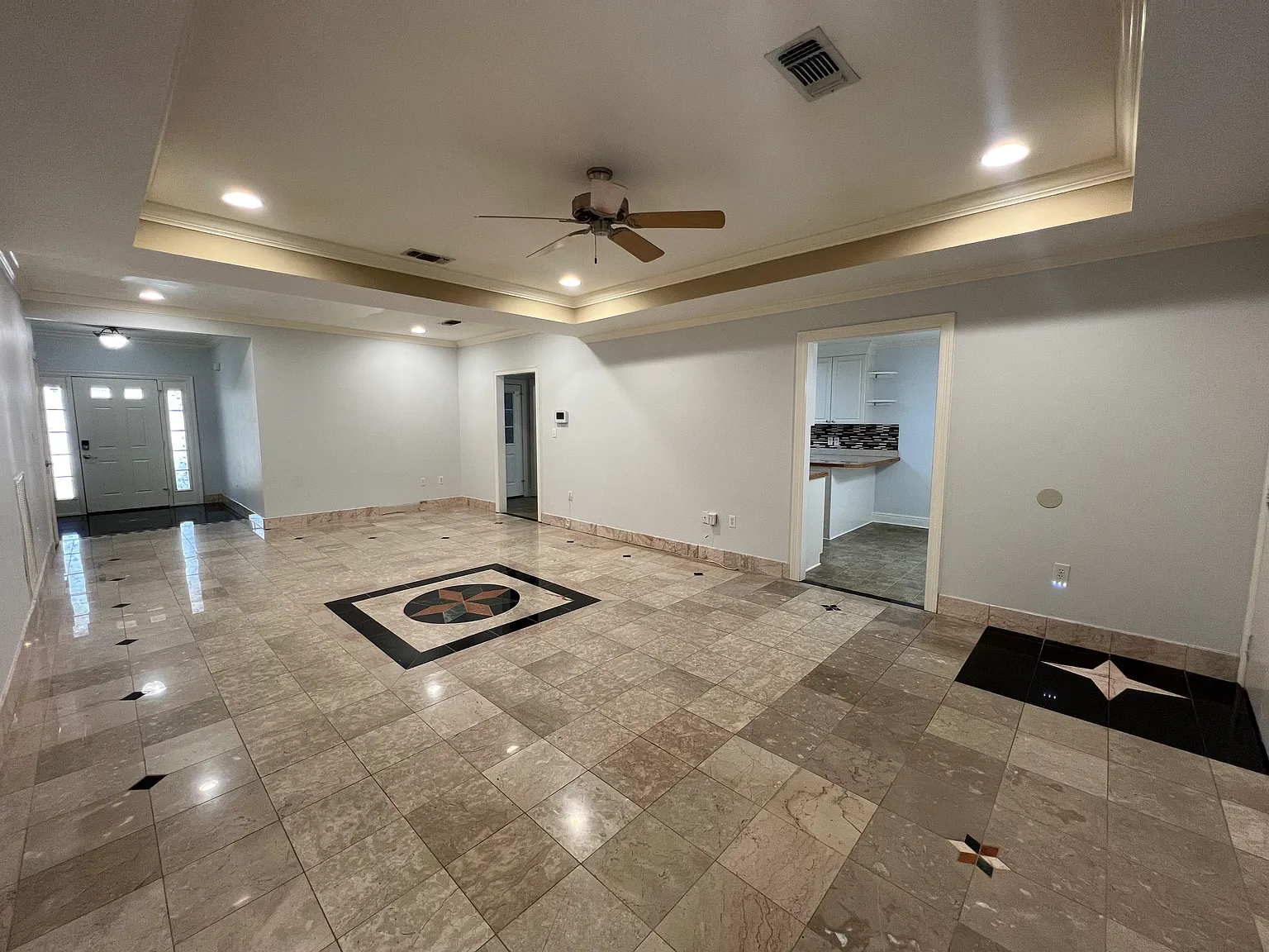 3 bed, 2165 sqft, $1,800 — Photo 4