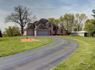 9816 Rivers Bend Dr, Roscoe, IL 61073