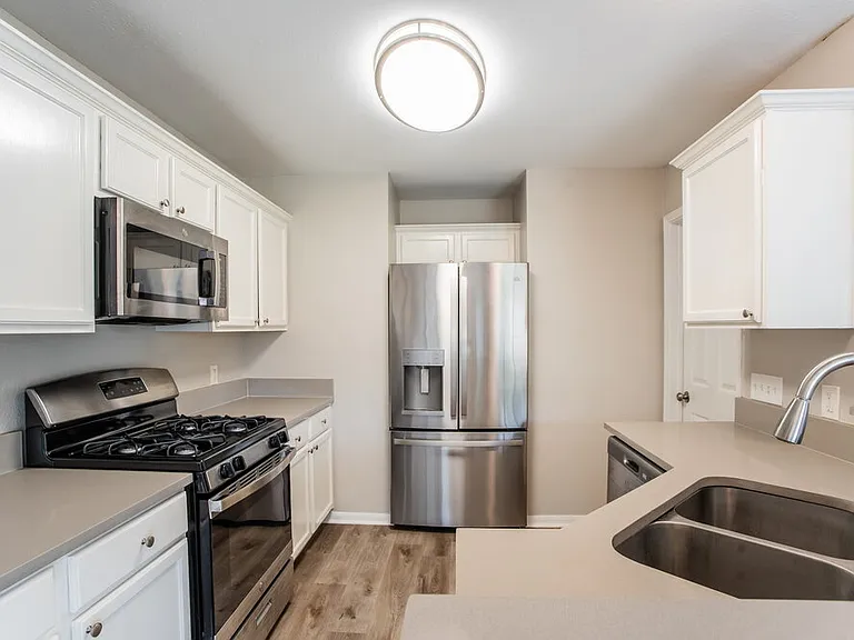 21013 Godolophin Ct — Photo 10