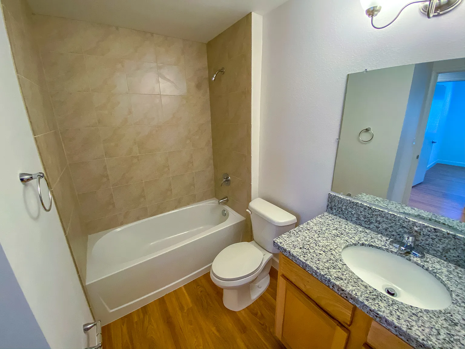 2 bed, 1000 sqft, $1,600 — Photo 3