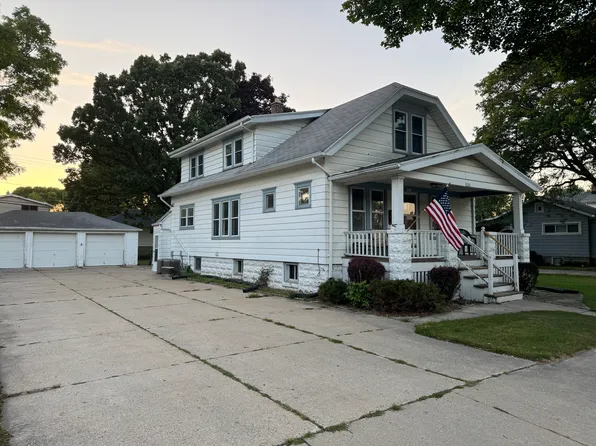 2547 S 84th St, West Allis, WI 53227