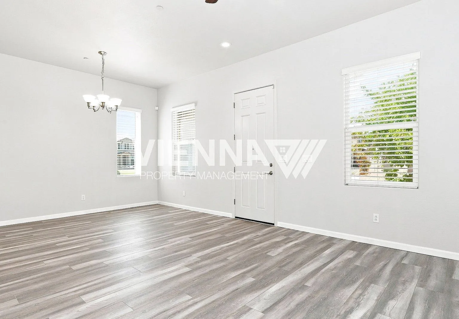 3 bed, 2.5 bath, 1738 sqft, $2,595 — Photo 2