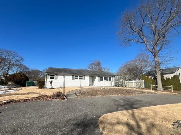 116 S Dunton Avenue, East Patchogue, NY 11772